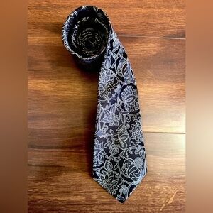 🌿SALE🌿IKE BEHAR New York 100% Silk Black Paisley Jacquard Necktie